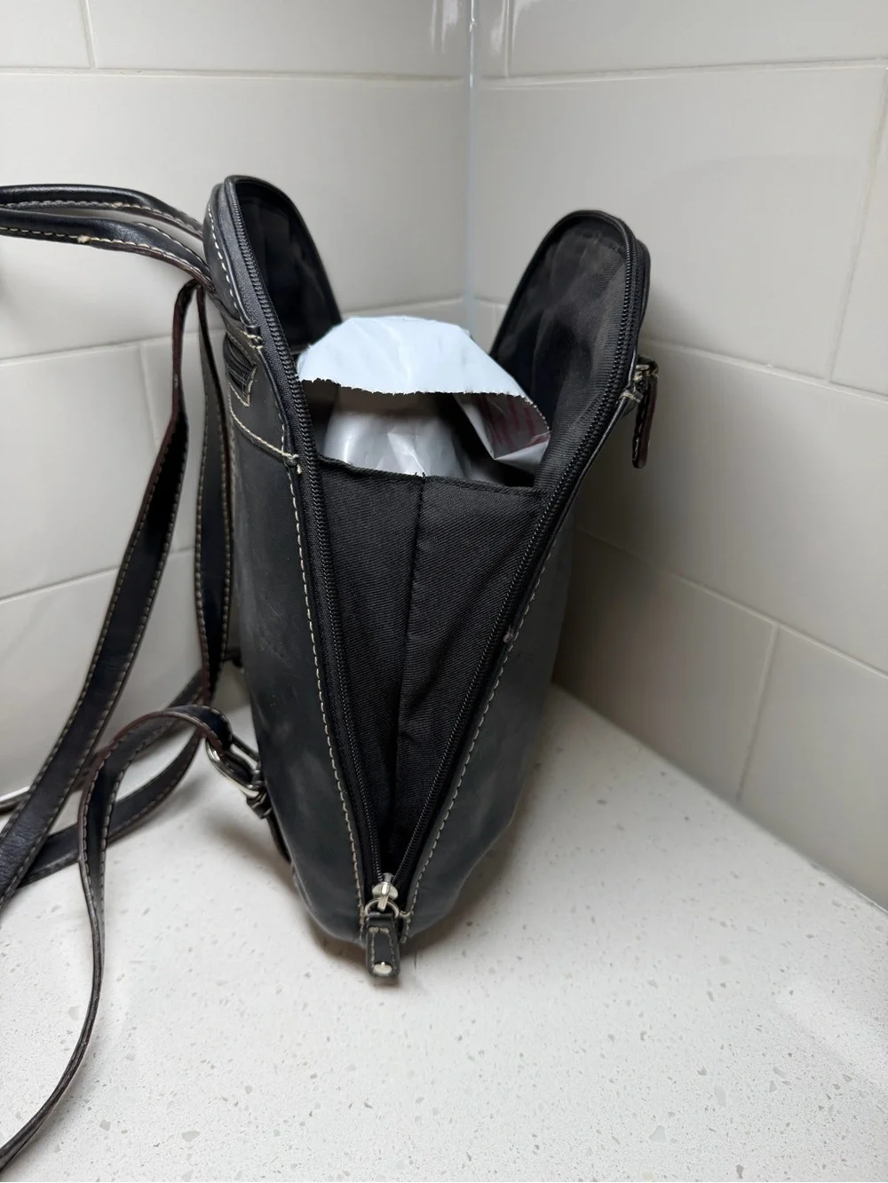 St John’s Bay Vintage Black Genuine Leather Backpack Purse Y2K 90s minimalist